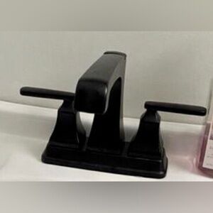 Delta Ashlyn 2 Handle Center-set Bathroom Faucet Matte Black 2564-MPU-DST NEW